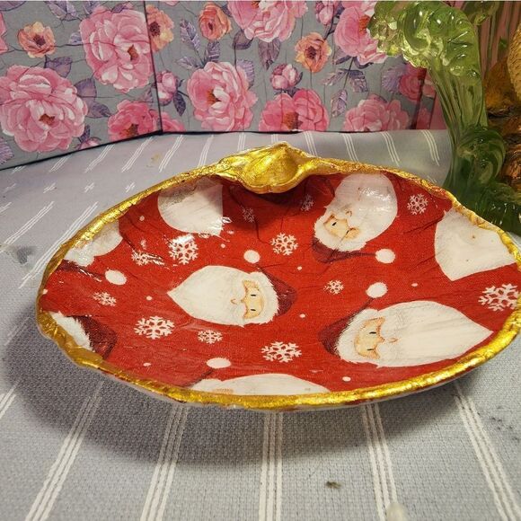 DECOUPAGE CLAM SHELL DECOUPAGE CHRISTMAS SANTA CLAUS TRINKET DISH - Picture 6 of 10